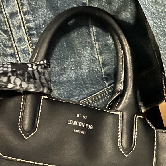 London Fog Handbags - London Fog black handbag Clutch cross body should strap zipper pockets purse